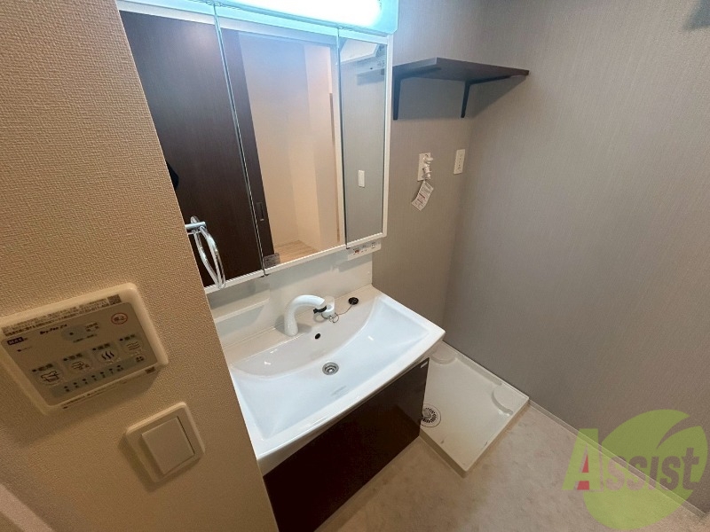 洗面設備　洗面台はこちら、広々して使いやすそうですね。