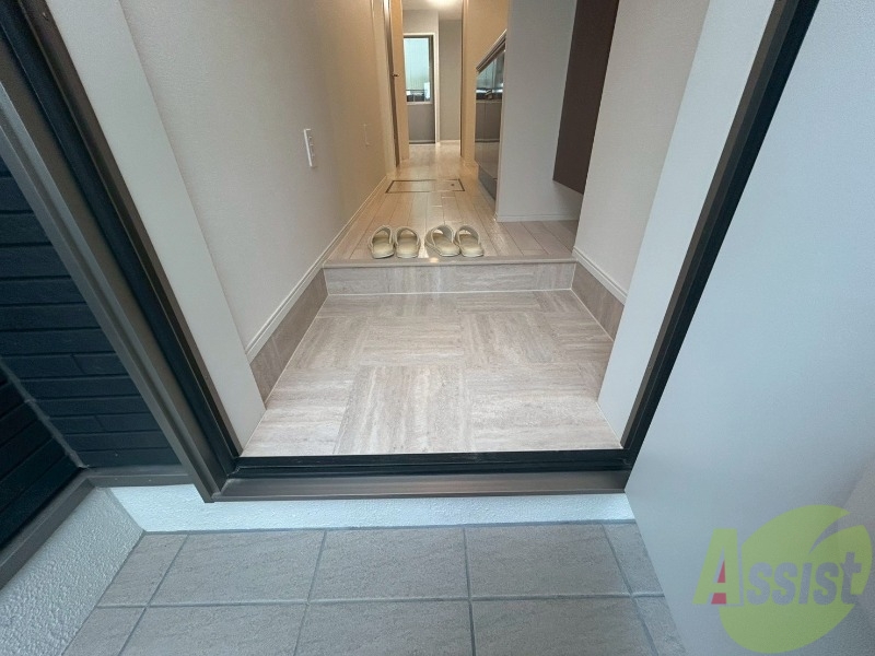 玄関　仕事から帰って迎えてくれるのはスタイリッシュな玄関です。