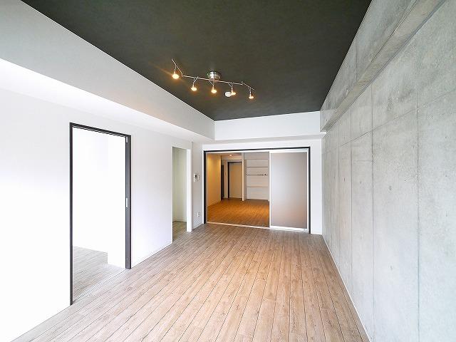 居室・リビング　こちらのリビングで趣味の時間をお楽しみください