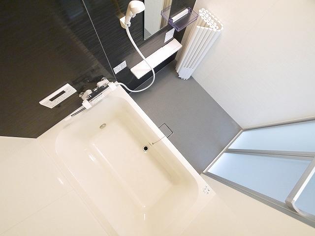 バス・シャワールーム　コンパクトで使いやすいお風呂です