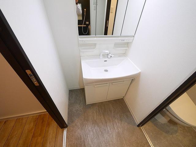 洗面設備　使いやすい洗面所です