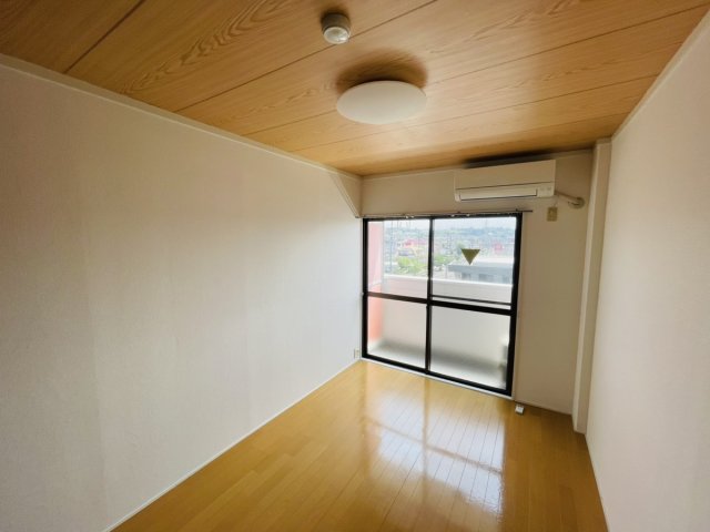 居室・リビング　別号室の写真です。