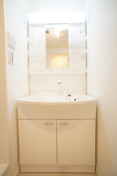 洗面設備　身支度に欠かせない独立洗面台♪