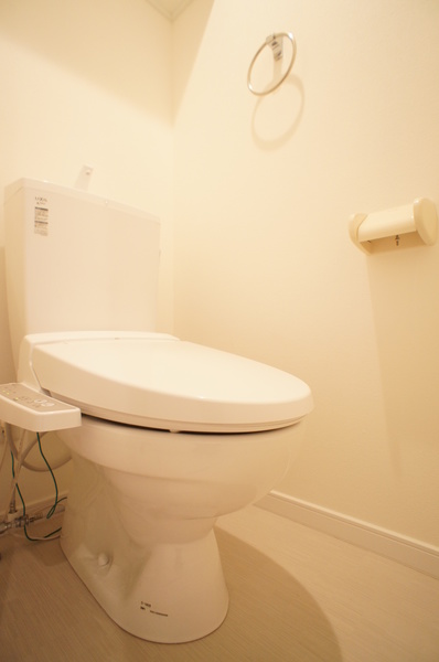 トイレ　嬉しい温水洗浄便座♪