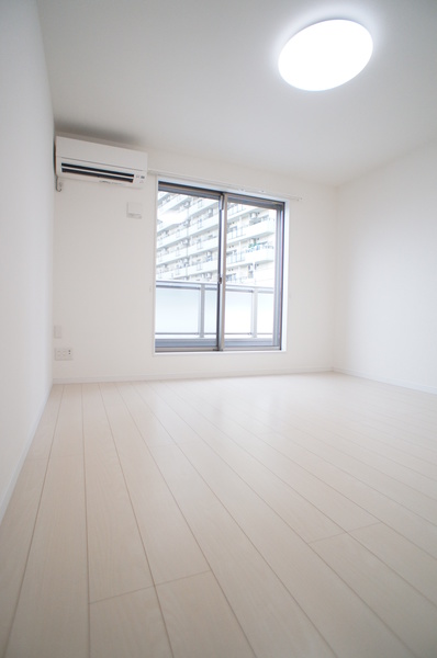 その他設備　室内エアコン付き♪