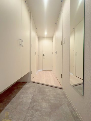 玄関　セレニテ東梅田アリエ