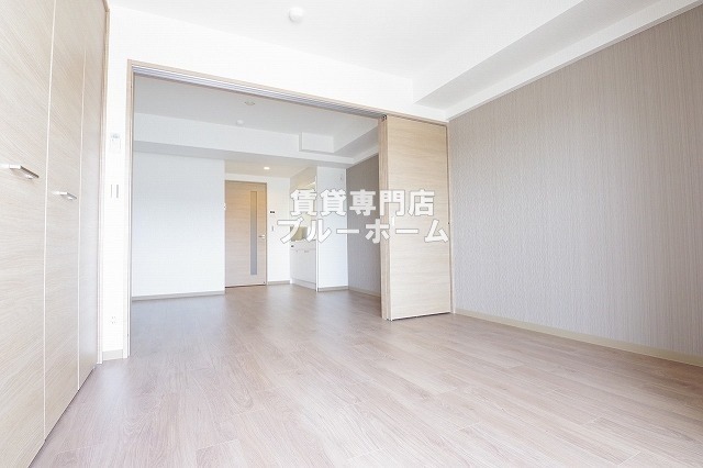 その他部屋・スペース　5.4帖の明るい洋室！