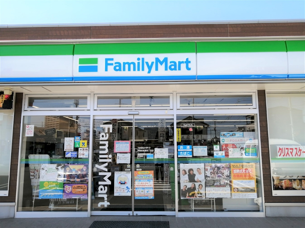 コンビニ　ファミリーマート 宇都宮簗瀬四丁目店（コンビニ）まで437m