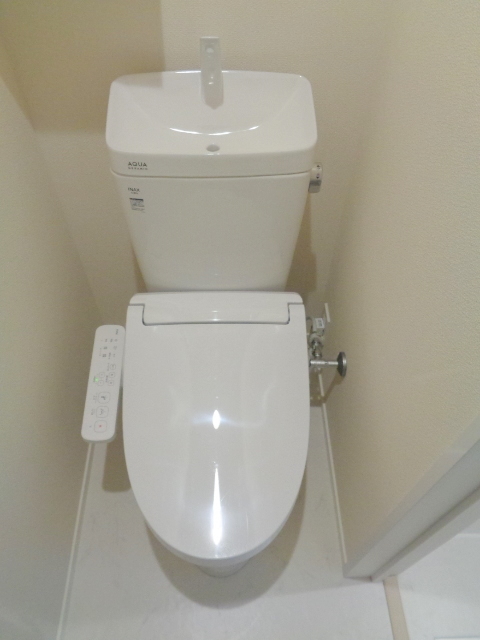 トイレ　トイレは嬉しい温水洗浄便座