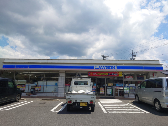 コンビニ　ローソン名張松崎町店（コンビニ）まで495m