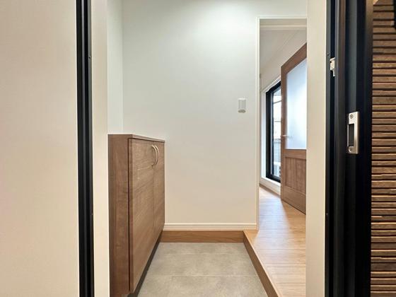 玄関　※別部屋の写真です