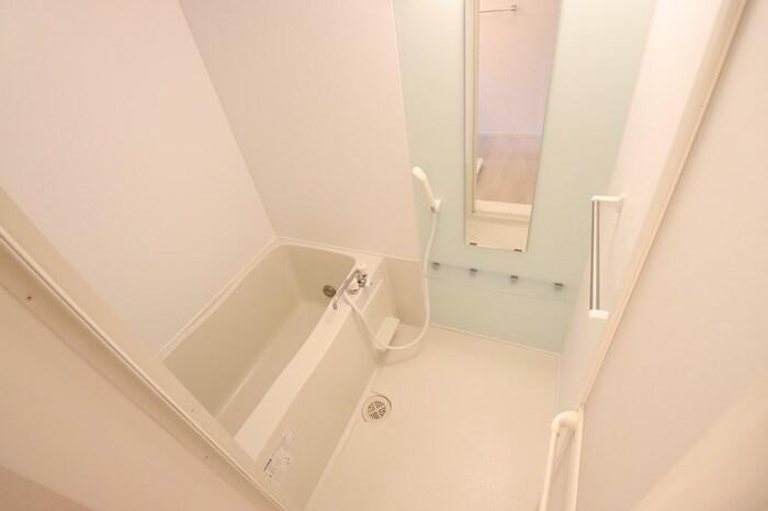 バス・シャワールーム　追い焚き給湯式浴室