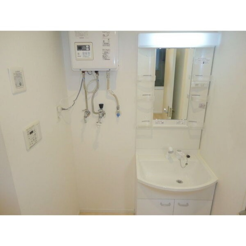 洗面設備　便利な洗面台付きでございます！