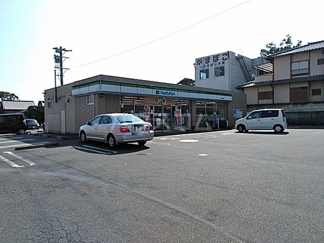 コンビニ　ファミリーマート 由比中央店（コンビニ）まで874m