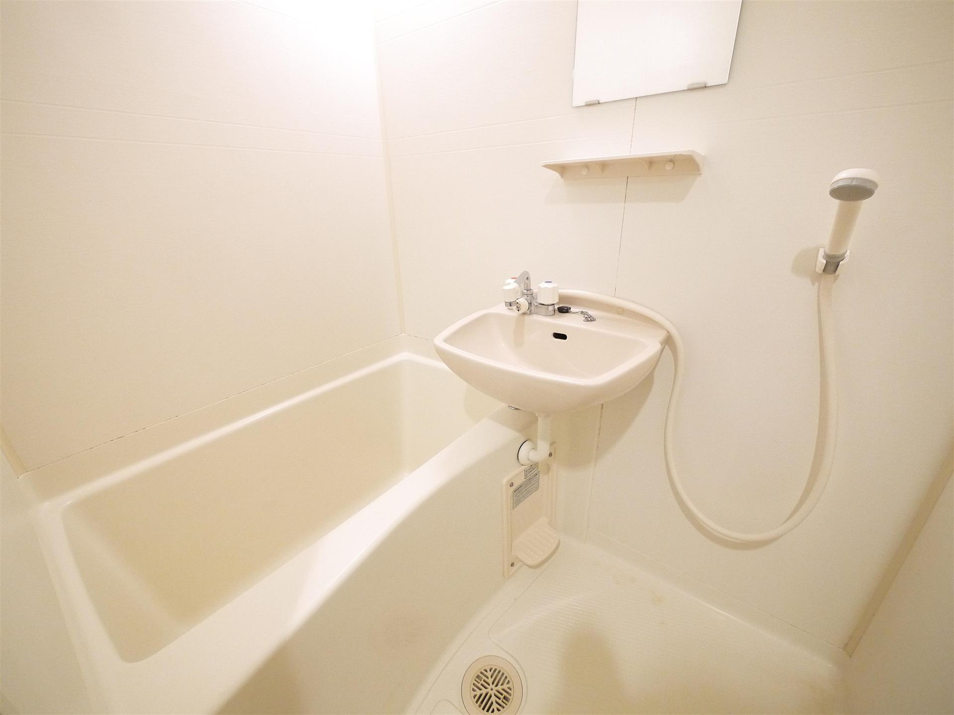 バス・シャワールーム　シャワー付きで朝もさっぱり！