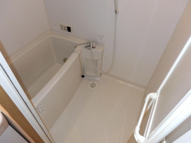 バス・シャワールーム　追い焚き機能付きお風呂です。