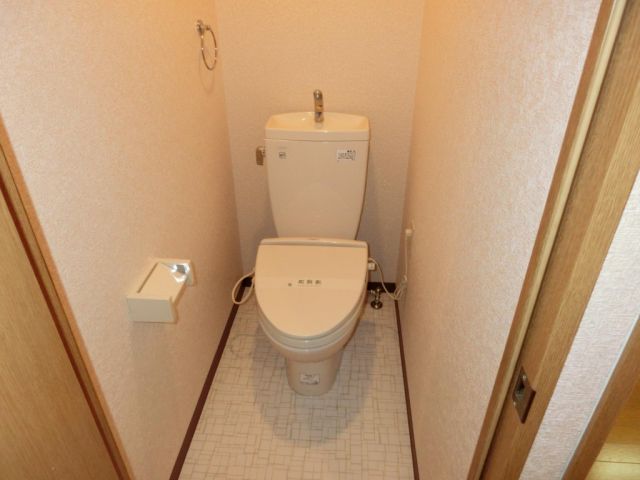 トイレ　清潔な洋式トイレです。