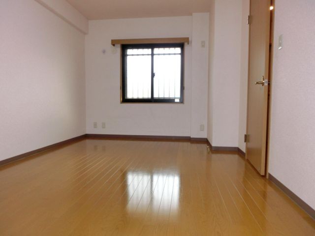 眺望　８帖洋間の眺めです。