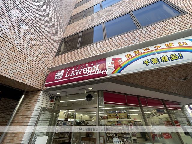 コンビニ　ナチュラルローソン（コンビニ）まで163m