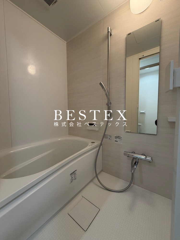 バス・シャワールーム　※同建物内・別タイプの参考写真です。