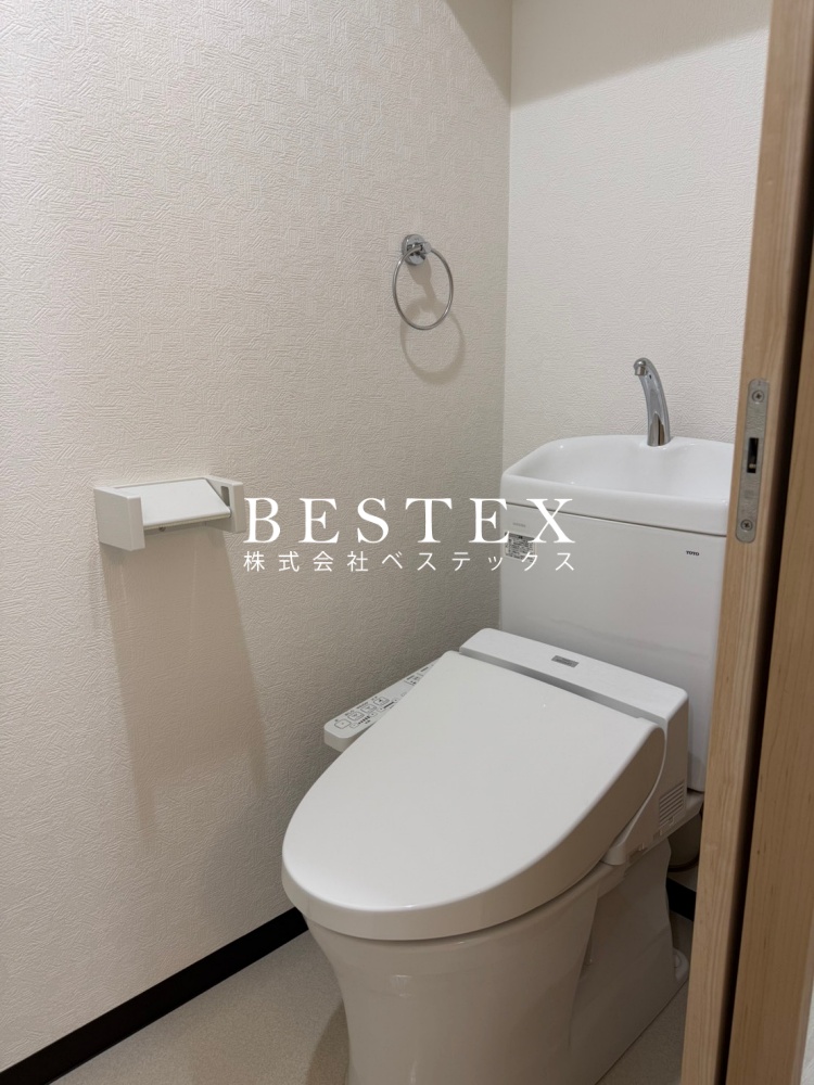 トイレ　※同建物内・別タイプの参考写真です。