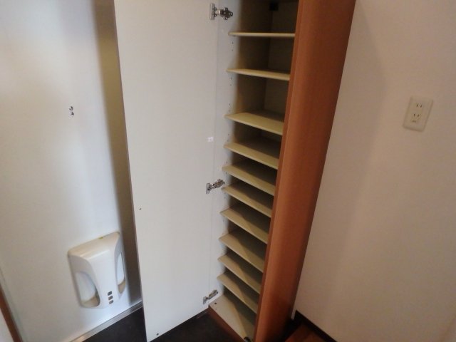 玄関　収納付きの玄関です