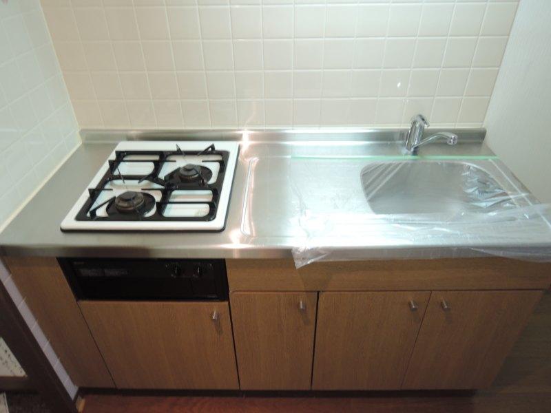 キッチン　コンパクトなキッチンで掃除もラクラク