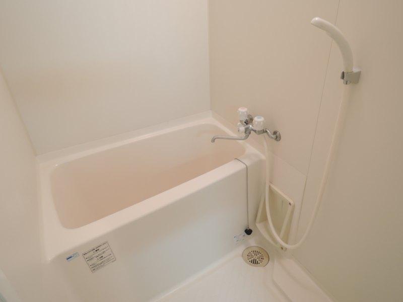 バス・シャワールーム　落ち着いた空間のお風呂です