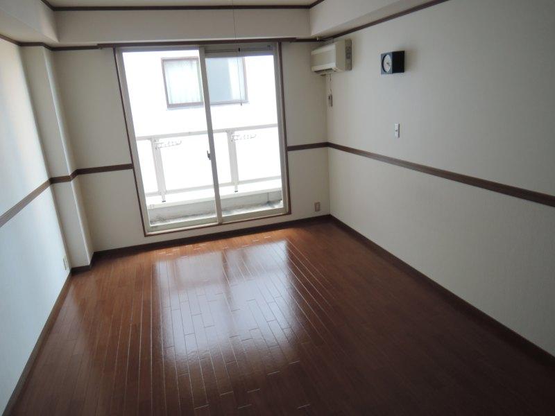 居室・リビング　明るい洋室です