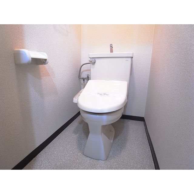 トイレ　温水洗浄便座つき