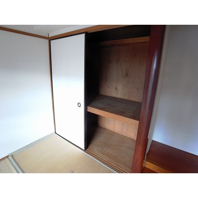 収納　奥行のある押入れです