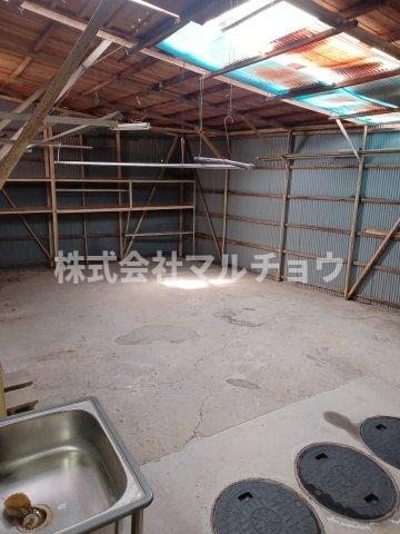 駐車場　駐車場兼倉庫