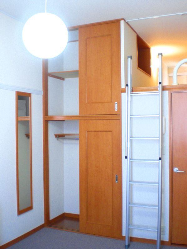 収納　高さのある収納スペースで大切なお洋服も皺になりません。