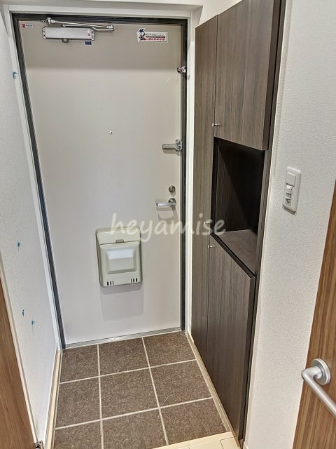 玄関　写真は別号室