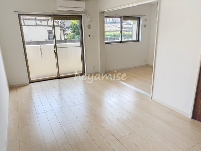 居室・リビング　写真は別号室