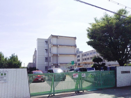 中学校　堺市立南八下中学校（中学校）まで662m