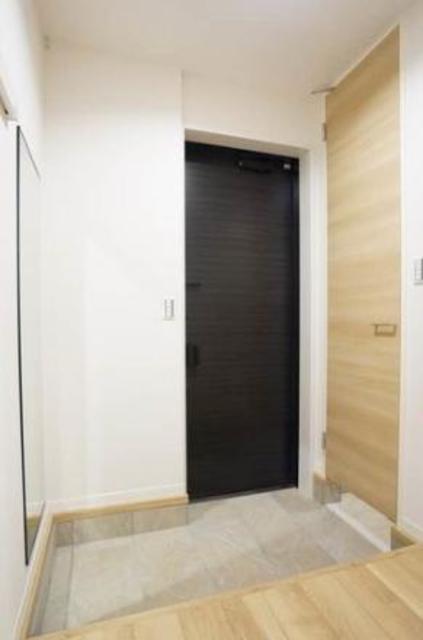 玄関　同じ施工会社の参考写真です