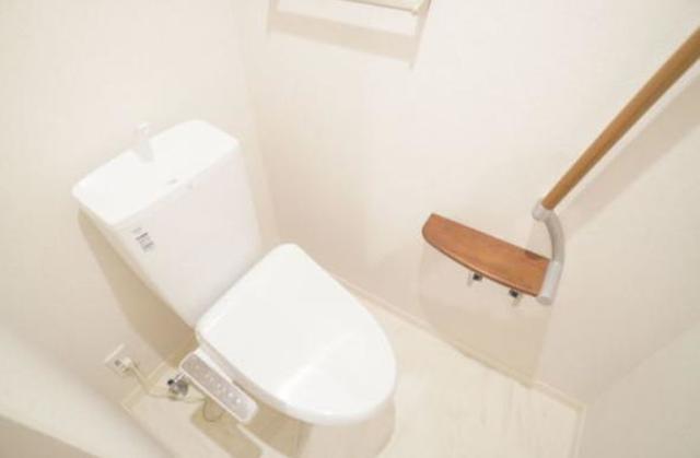 トイレ　同じ施工会社の参考写真です