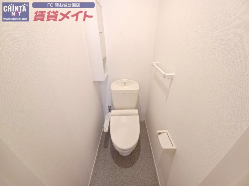 トイレ　同型反転タイプのお写真です