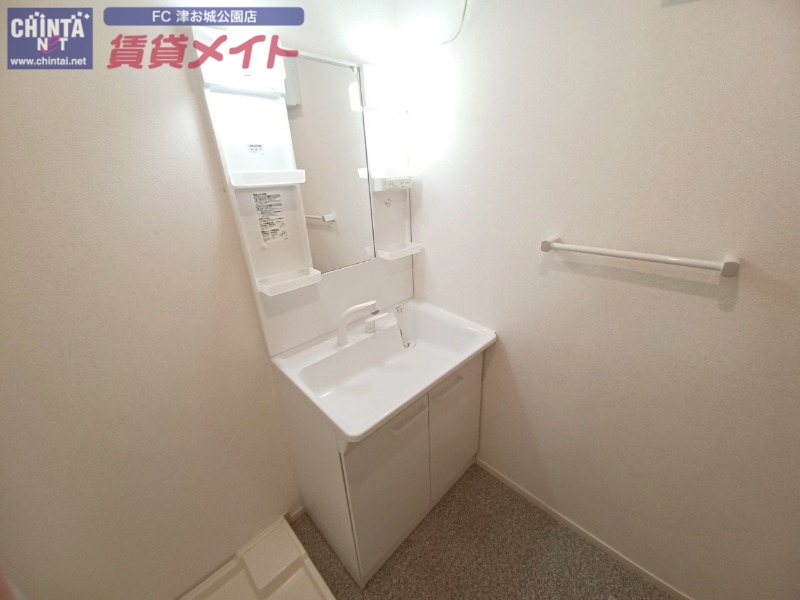 洗面設備　同型反転タイプのお写真です