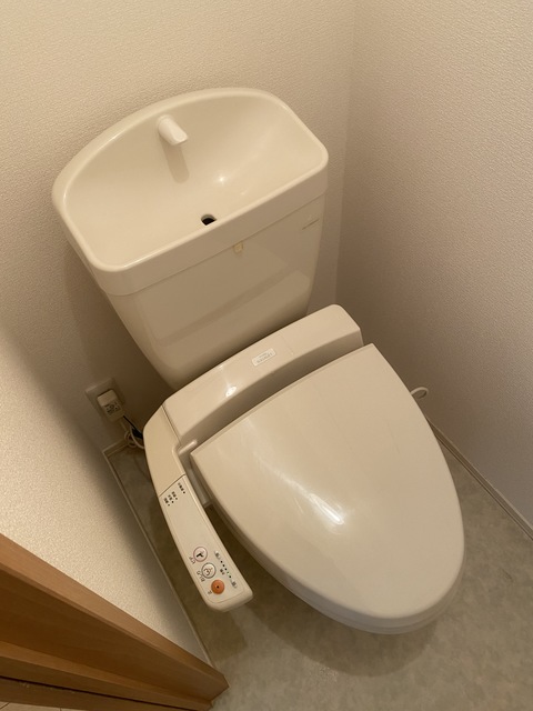 トイレ　シャワートイレ完備