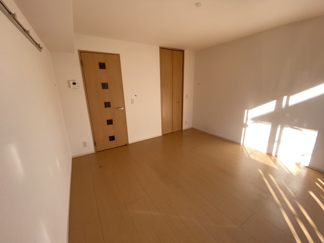 居室・リビング　日当たり良好。お部屋の形も◎