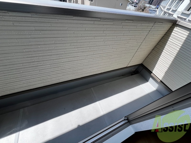 バルコニー　バルコニーは洗濯物を干すスペースが確保されていました。