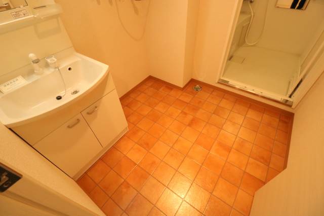 洗面設備　広々脱衣所スペース♪