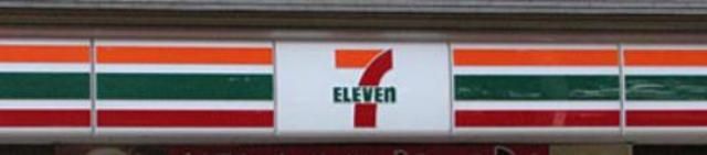 コンビニ　セブンイレブン（コンビニ）まで129m