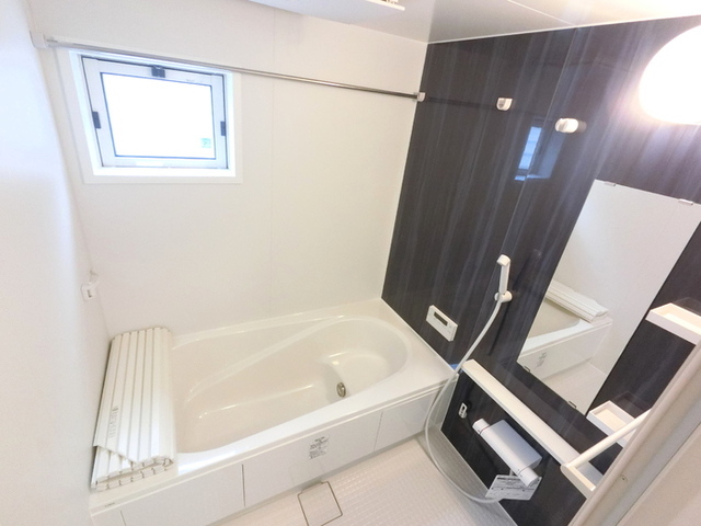 バス・シャワールーム　浴室換気乾燥機付き一坪タイプの浴槽です。