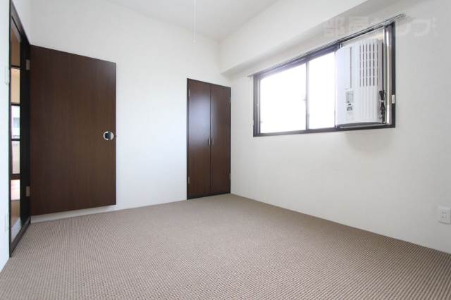 居室・リビング　５０１号室の写真です