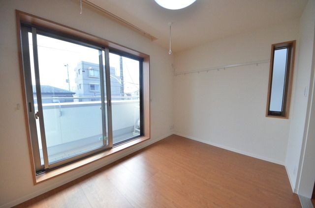 居室・リビング　♪２面採光で明るいお部屋♪