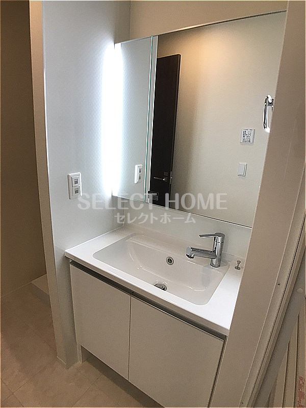 洗面設備　独立洗面台です