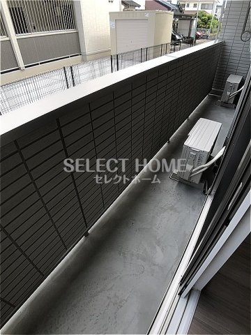 バルコニー　外からの目が気にならないバルコニーで洗濯物が干せます